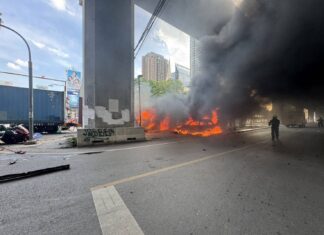最新消息:曼谷火车与巴士在铁路道口相撞,造成8人死亡,25人受伤