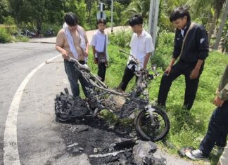 芭堤雅地区发生摩托车火灾,17岁少年逃离现场