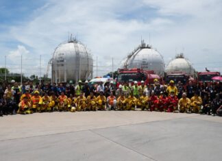 Simulacro de respuesta a emergencias realizado en el depósito de gas de Ban Rong Po, simulando una fuga de GLP y un incendio.