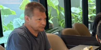 La police thaïlandaise interroge l'ancien pilote de Formule 1 Mika Salo suite à sa blessure à la jambe à Bangkok et enquête sur les causes de l'accident.