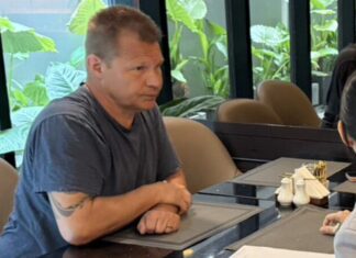 De Thaise politie ondervraagt voormalig F1-coureur Mika Salo na beenblessure in Bangkok en onderzoekt de oorzaak.