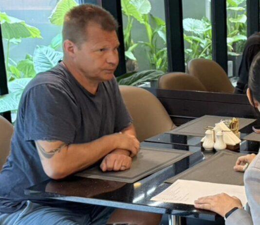 La policía tailandesa interroga al expiloto de F1 Mika Salo tras una lesión en la pierna sufrida en Bangkok e investiga la causa.