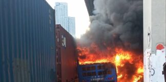 Mindestens sechs Tote bei Zusammenstoß eines Güterzugs mit einem Linienbus in Bangkok