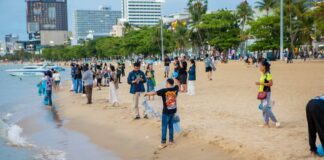 Pattaya akselererer overvåking av invasiv svartkintilapia etter observasjoner på stranden, frykter økologiske og turismemessige konsekvenser.