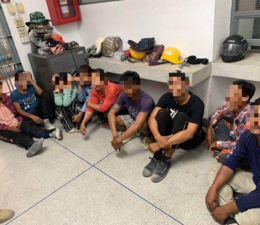 La policía de Ban Bueng intensifica la represión contra los trabajadores chinos sin licencia y planea atacar a los proveedores de refugios.