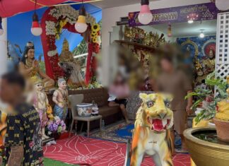 Bewaffnete Bande überfällt das Haus des Schreins von „Ajarn Keng“ in der Nähe von Pattaya; Waffe versagt bei Schießversuch