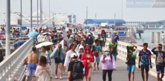 泰国民众对60天免签政策的结束反应普遍积极,而外国人则对此变化感到惋惜。