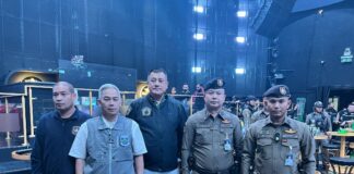 La police de Pattaya et le DSI ont mené une descente dans une boîte de nuit indienne du quartier de Walking Street, soupçonnée d'opérer sans licence.