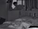 Une jeune vendeuse terrorisée après qu'un intrus se soit introduit dans son appartement à Pattaya ; les caméras de surveillance ont filmé le cambriolage pendant son absence.