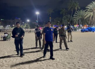 Pattaya geht hart gegen Strandunruhen vor: Gemeinsame Operation gegen illegalen Stuhl- und Mattenverleih sowie öffentlichen Alkoholverkauf