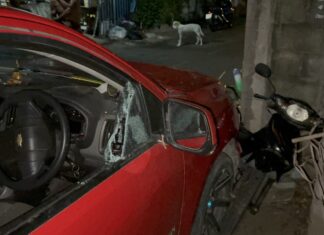 Un vecino iracundo de la zona de Pattaya ataca a un hombre y su camioneta con un martillo por el fuerte ruido de una camioneta pickup.