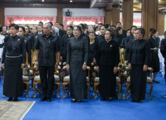 El distrito de Banglamung celebra una ceremonia de entrega de méritos para otorgar honores reales a Su Alteza Real la Princesa Bajrakitiyabha.