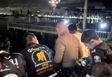 Berusad transkvinna hoppar i havet i Pattaya på Walking Street efter cannabisbruk, räddad av polisen