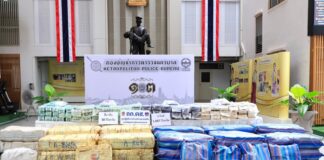 Thaimaan poliisi takavarikoi 1.74 tonnia kristallimetamfetamiinia suuressa huumetakaavassa ja pidätti kolme epäiltyä.