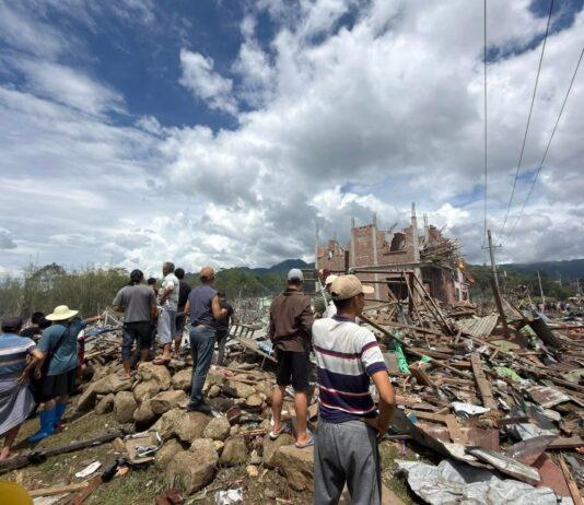 Al menos 55 personas murieron y más de 70 resultaron heridas en una explosión masiva en un depósito de explosivos del TNLA en el norte del estado de Shan, Myanmar.