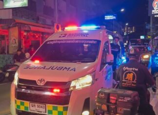 Une jeune femme de 19 ans grièvement blessée après une chute du troisième étage d'un bar très fréquenté du quartier de Soi Buakhao à Pattaya