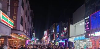 Les exploitants de lieux de vie nocturne de Pattaya exhortent le nouveau maire à soutenir le secteur des affaires, à étendre les heures d'ouverture des établissements nocturnes jusqu'à 6 heures du matin et à revoir le zonage.