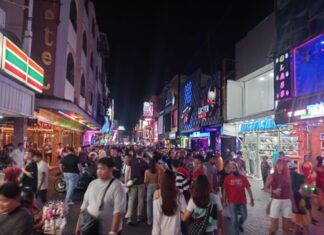 Les exploitants de lieux de vie nocturne de Pattaya exhortent le nouveau maire à soutenir le secteur des affaires, à étendre les heures d'ouverture des établissements nocturnes jusqu'à 6 heures du matin et à revoir le zonage.