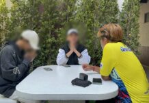 Två barvärdar i Pattaya ber om ursäkt för viral trafikolycka och hävdar att utländsk förare förbannade dem först.