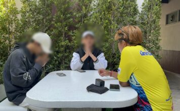 Deux gérants de bar de Pattaya présentent leurs excuses après un incident de rage au volant qui a fait le tour des réseaux sociaux ; ils affirment qu'un conducteur étranger les a insultés en premier.