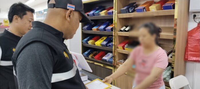 Тайские чиновники провели рейд в китайском супермаркете в Сри Рача после жалоб на вытеснение рабочих мест