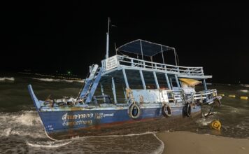 Strong Waves and Winds Smash Tourist Boat Ashore in Pattaya, Causing Heavy Damage; Owner Suspects Anchor Rope May Have Been Cut