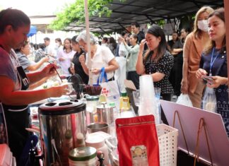 El distrito de Banglamung y la ciudad de Pattaya lanzan el segundo "Mercado Comunitario Tailandés Sonrisa de Pattaya" para aliviar el costo de vida e impulsar la economía local.