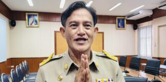 Na Jomtien Residents Warmly Welcome New Mayor Phinyo Sainapha on First Day in Office