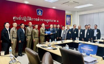 Комитет Сената начал усиление мер безопасности в Чонбури и требует принятия радикальных мер против «банды, занимающейся поставками военного оружия и выдающей себя за инвесторов в ЕЭС».