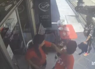 Un hombre sin hogar de Jomtien, de comportamiento agresivo, fue hospitalizado tras un violento altercado con el personal de un salón de masajes. Un amigo afirma que padece una enfermedad psiquiátrica.