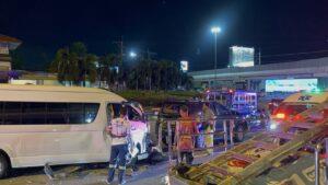 Passenger Van Driver Crashes into Multiple Vehicles Including a Songtaew at North Pattaya Intersection, Injuring Six Foreign Tourists
