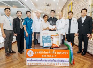 La città di Pattaya riceve donazioni da destinare alle vittime dell'incendio nella comunità di Thapphraya.