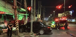CCTV 영상에 운전자가 신호등을 무시하고 파타야 교차로에서 택시와 충돌하는 사고 장면이 선명하게 포착되었습니다.