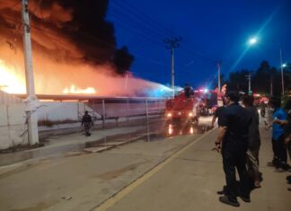 Fire Engulfs Chinese-Owned Mattress Factory in Chonburi; Workers Flee to Safety