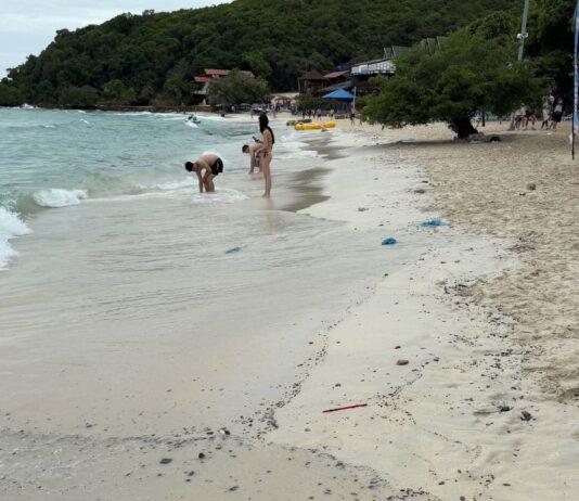 Oil-Like Material Washes Ashore on Koh Larn Beaches, Coating Some Swimmers