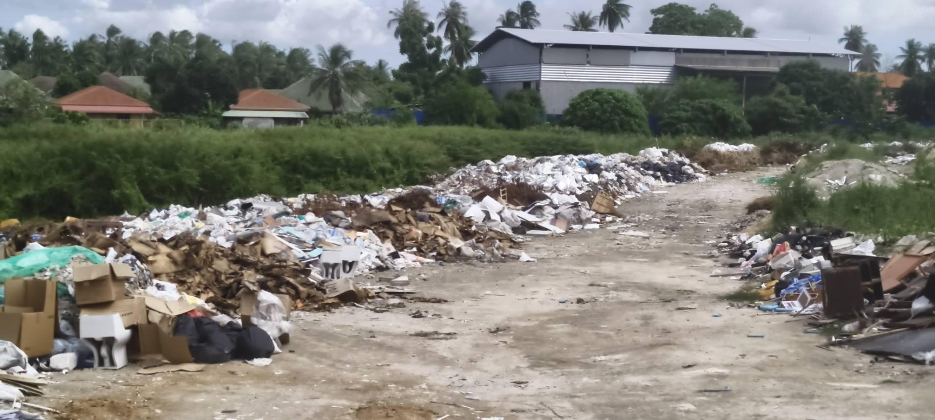 Takhian Tia Mayor and Officials Inspect Road and Nearby Land After Reports of Illegal Waste Dumping 1786711626968
