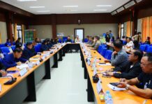 Banglamung District Chief Urges Agencies to Monitor Heavy Rain, Assist Vulnerable Groups, Complete Welfare Card Survey, and Tighten Firearm Controls