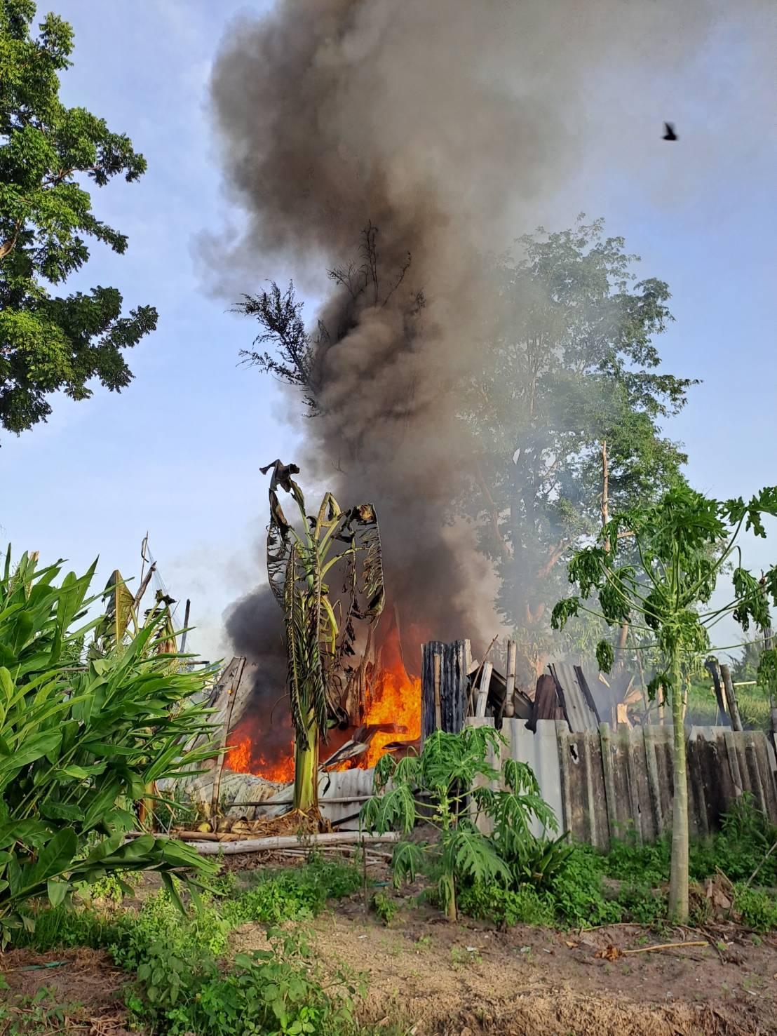 Man Planting Pineapples Returns to Find Home Completely Destroyed by Fire; Believes Phone Left Charging was the Culprit 1787656425341