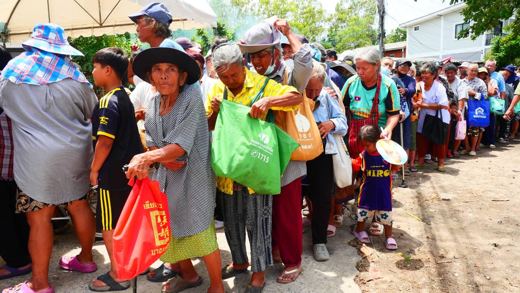 Sawang Boriboon Foundation Hosts Ceremony to Uphold Chinese Tradition, Dedicate Merits to Forgotten Spirits, and Distributes Rice to the Needy 1787676046809