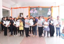 Chonburi Governor Opens Mobile Medical Unit in Phanat Nikhom