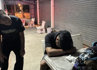 Allegedly Heavily Drunk Chinese Driver Crashes Pickup Truck into High-voltage Power Pole Near Pattaya