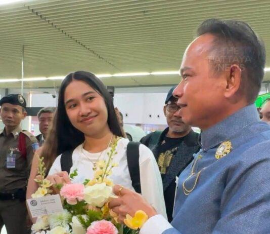 Phuket ønsker velkommen hjem til den kommende stjernen Nene Royal med en varm feiring