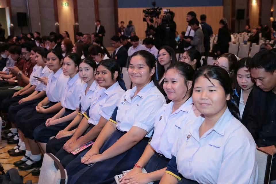 Pattaya Officials Focus on E-Cigarette Laws and Youth Protection at National Health Conference FB_IMG_1786351404298