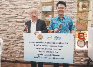 Il sindaco di Pattaya riceve 50,000 gelati Cremo da distribuire al personale e agli studenti locali!