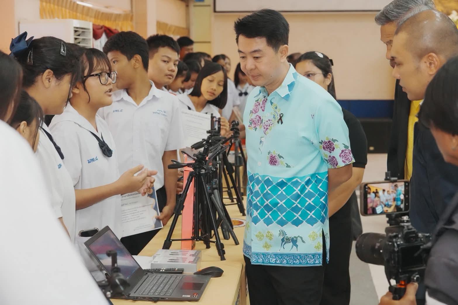 Pattaya Mayor Presides Over Closing Ceremony of Student Vocational Training Program FB_IMG_1786437812205