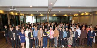 El alcalde de Pattaya asiste a la reunión de agosto de la Asociación Local de Empresas y Turismo, donde se discuten los próximos eventos y festivales.