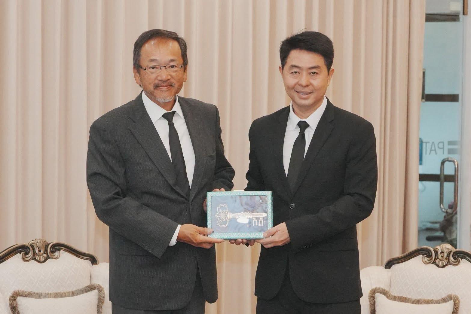 Ordføreren i Pattaya ønsker den japanske ambassadøren velkommen til høflighetsbesøk og studietur i avfallshåndtering FB_IMG_1786962163123
