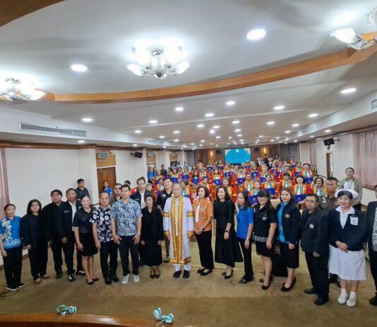 Sriracha Municipality Awards Certificates to Second Class of Senior School Graduates