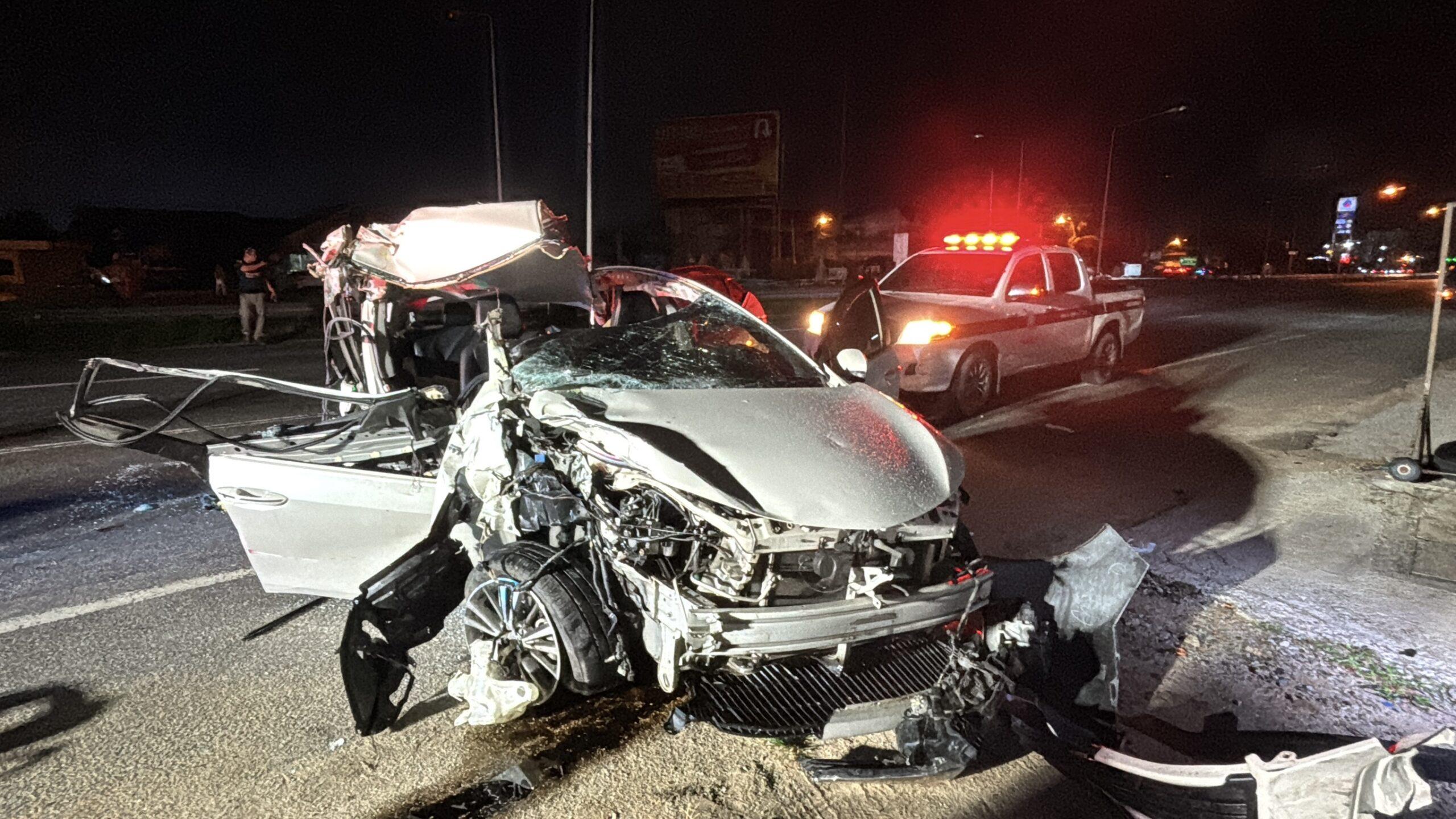 Sri Racha Police Captain Seriously Injured After Crashing His Sedan Into 18-wheel Trailer in Pattaya 1789712454142
