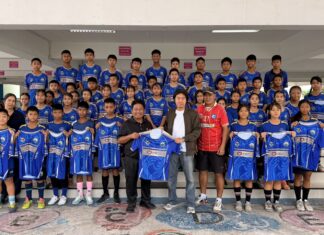 VIP Nong Prue Football Club President Donates Training Jerseys to Municipal Kindergarten Futsal Teams